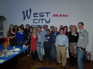 L'équipe des partenaires Léonardo 'Radio Euro Qualification" à Timisoara en Roumanie dans les studios de West City Radio (Avril 2013)